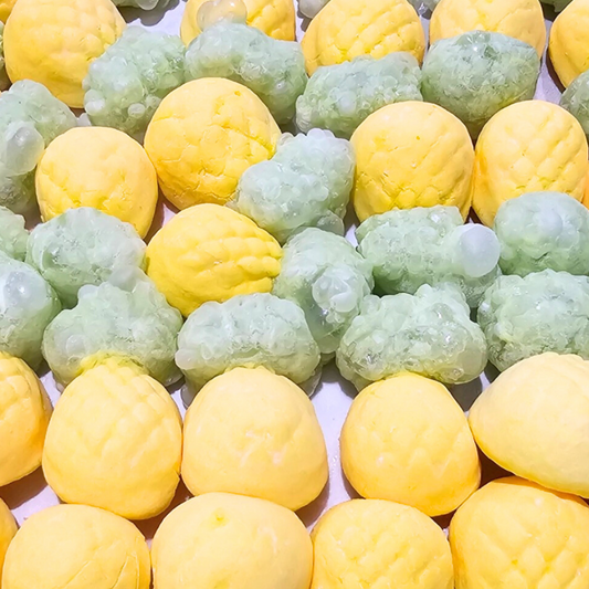 Freeze-Dried Pineapple Lollies🍍